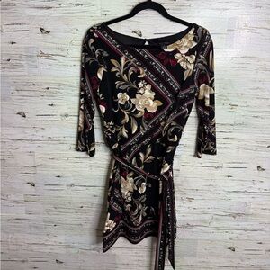 White House black market floral size xs long sleeve